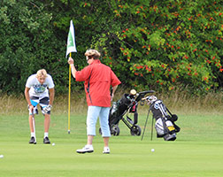 Golf-Trolleys können geliehen werden